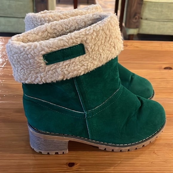 Chunky Heeled Suede Kelly Green Chelsea Winter Boots Size. 41 - Picture 3 of 9
